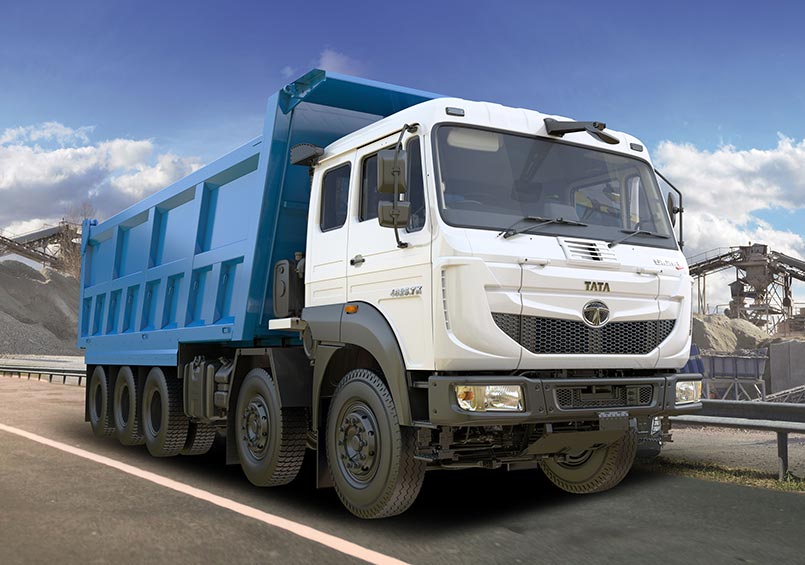 Heavy dump tipper truck